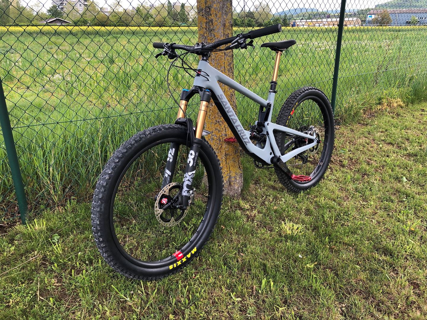 santa-cruz-bronson-3-0-cc-2019-bike-gallery-traildevils