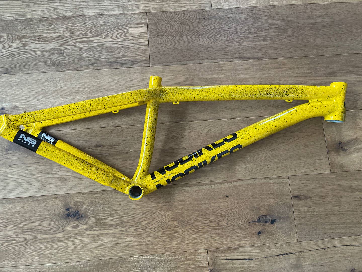 NS Bikes Decade V2 yellow splash frame kit für 250 CHF in Schattdorf