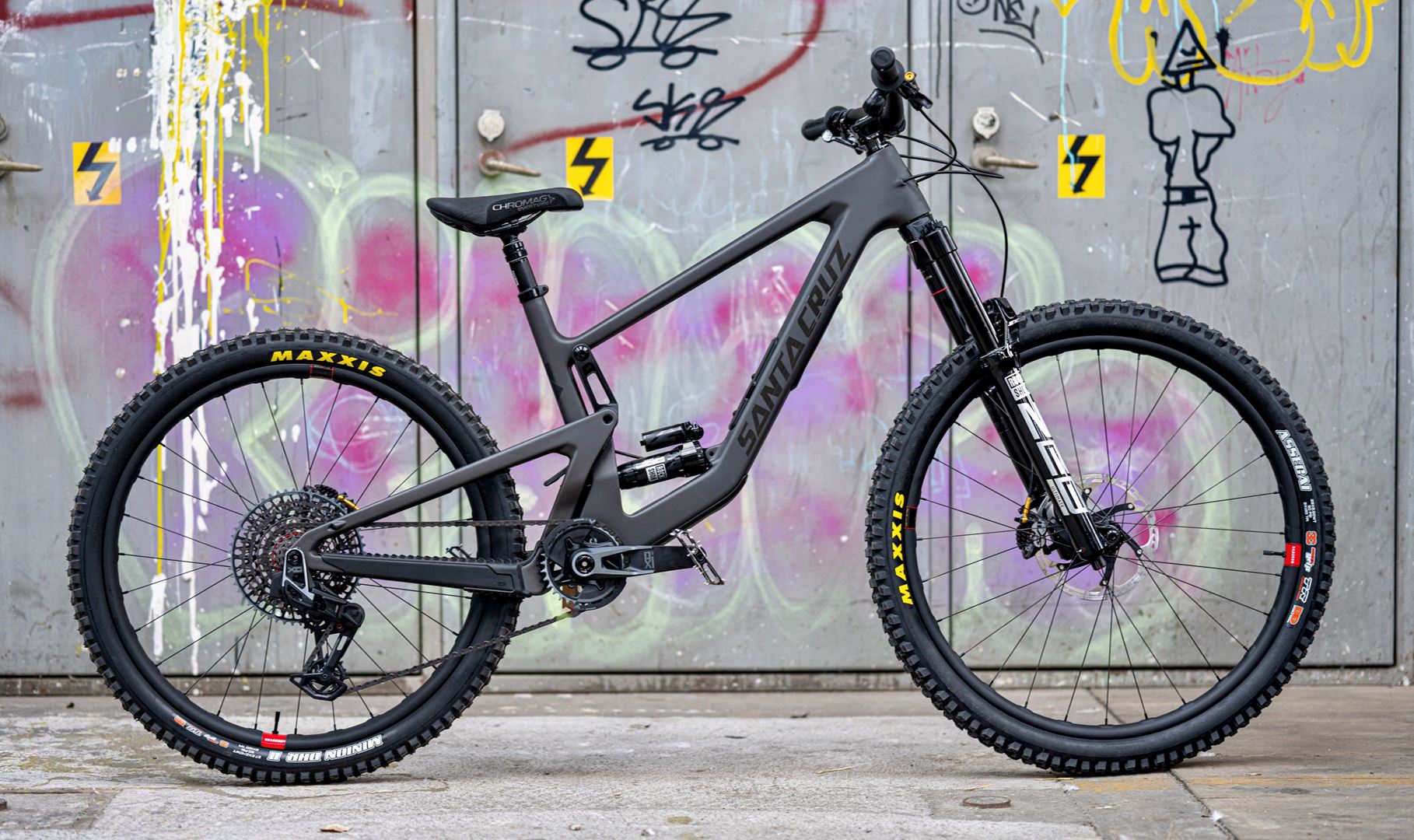 Santa Cruz Bronson 4.1 CC MX X0 AXS Dark Matter - Bike Gallery 