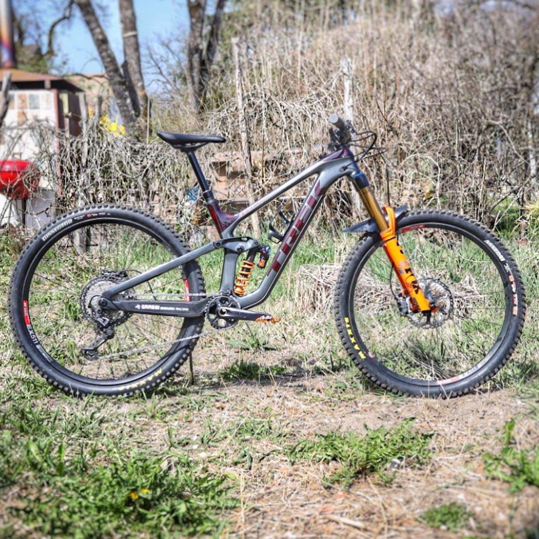 trek slash 9.8 xt 2021