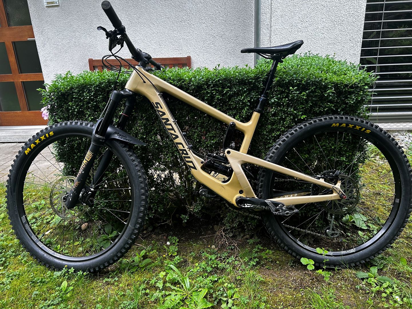 Santa Cruz Nomad Carbon CC V4 CC Gr. M für 2900 CHF in Zürich