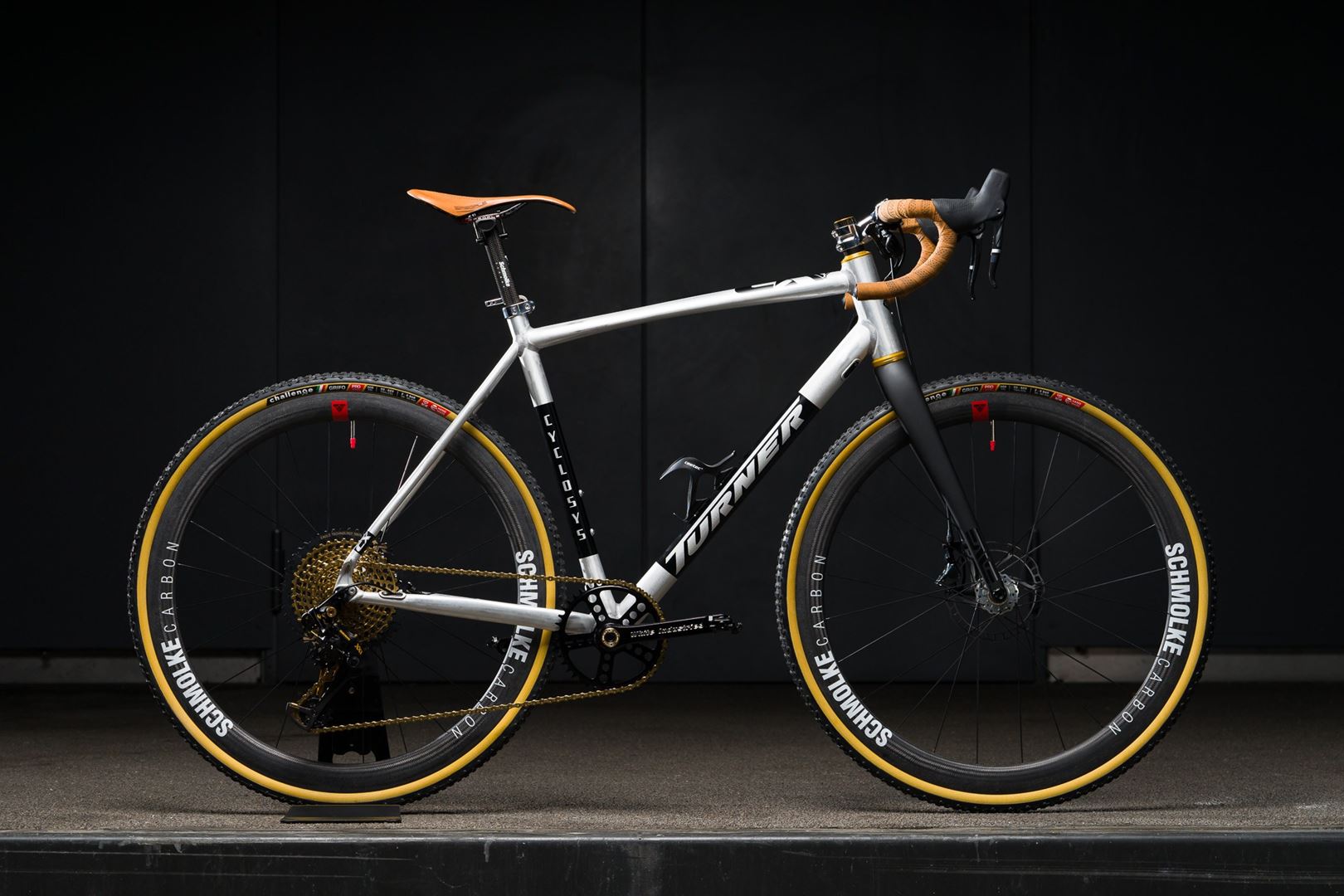 specialized cycling kit