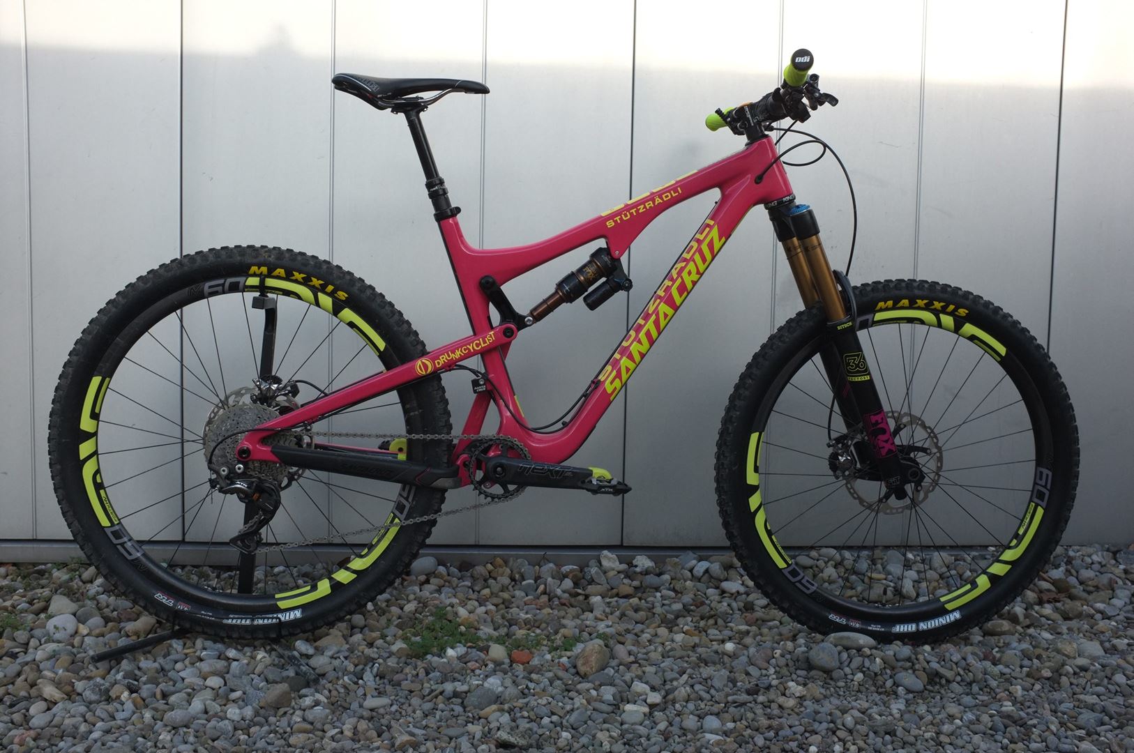 Santa cruz deals bronson carbon