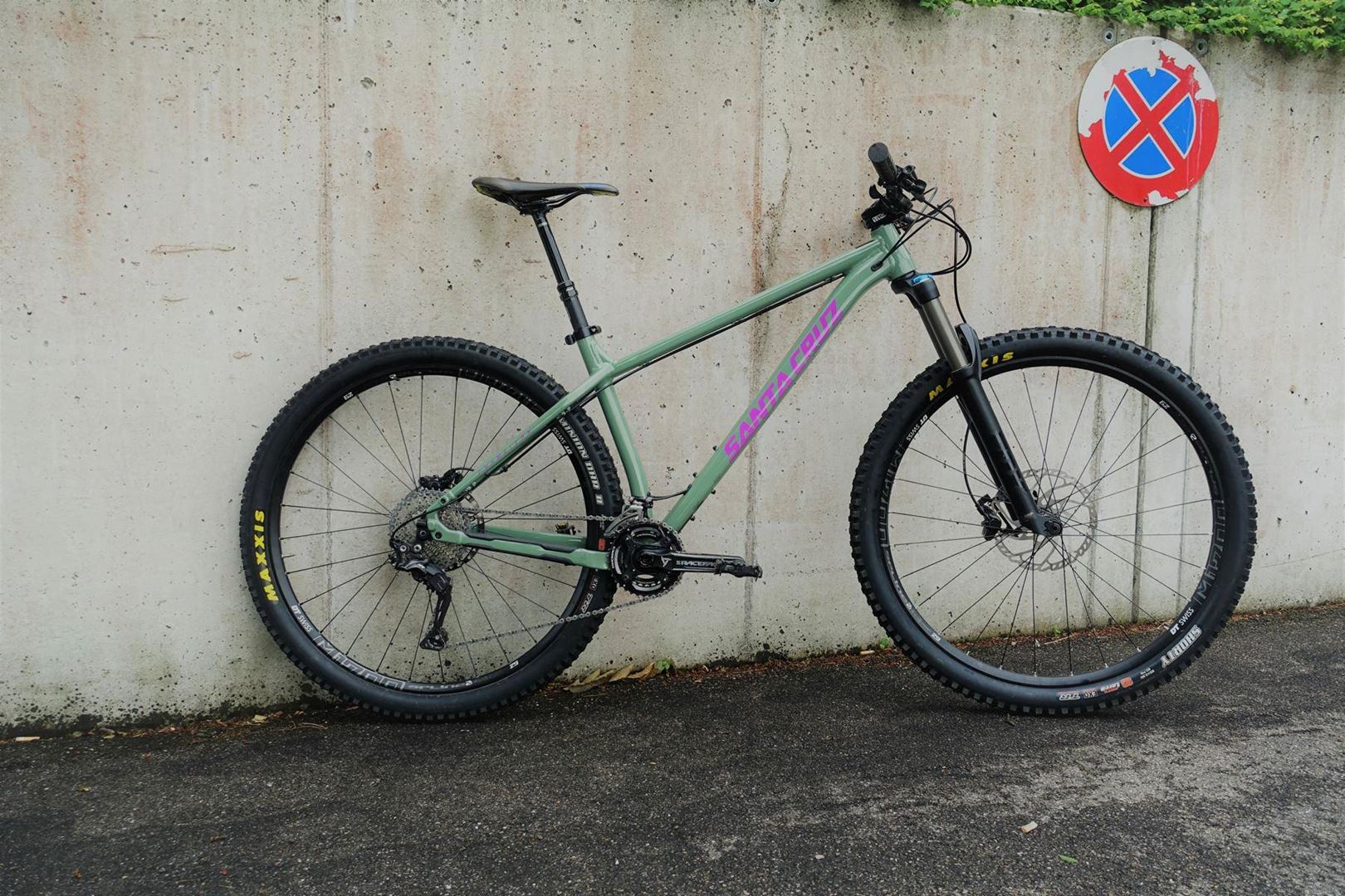 seating tubeless road tires