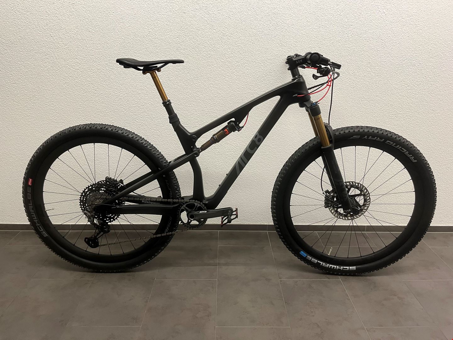 ARC8 Essential - Custom in Baar günstig kaufen | Traildevils