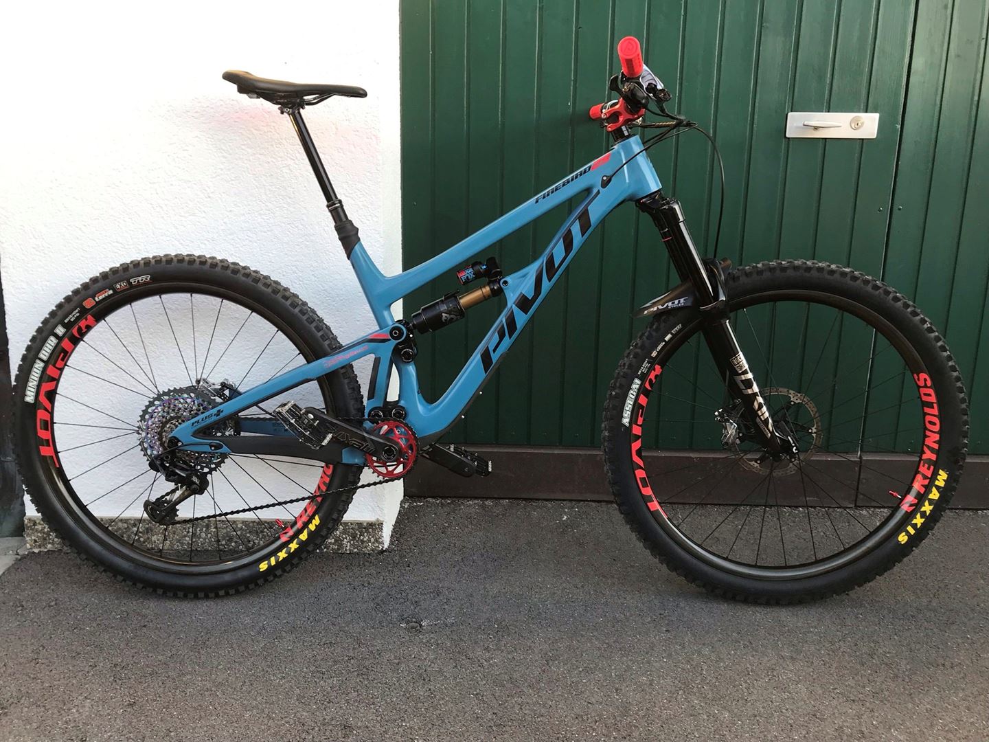 pivot-firebird-2021-bike-gallery-traildevils