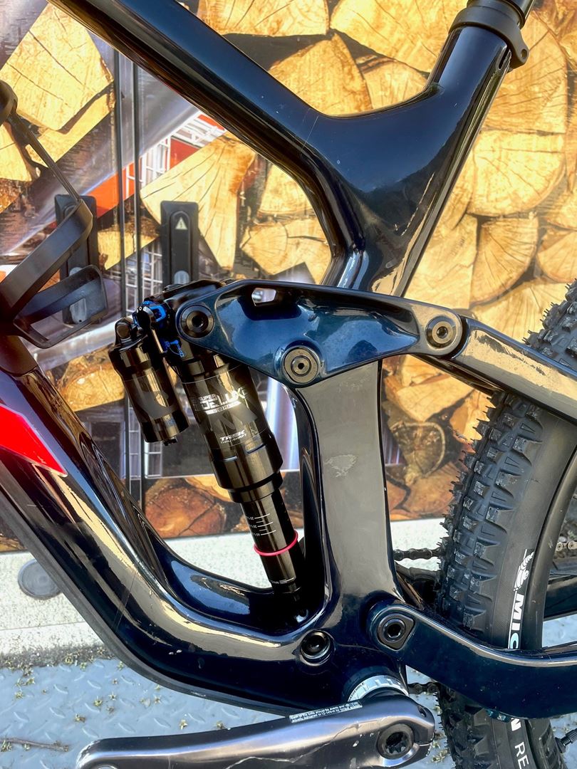 Trek Slash Project ONE 9.8XT Solid Logo 2021 - Bike Gallery | Traildevils