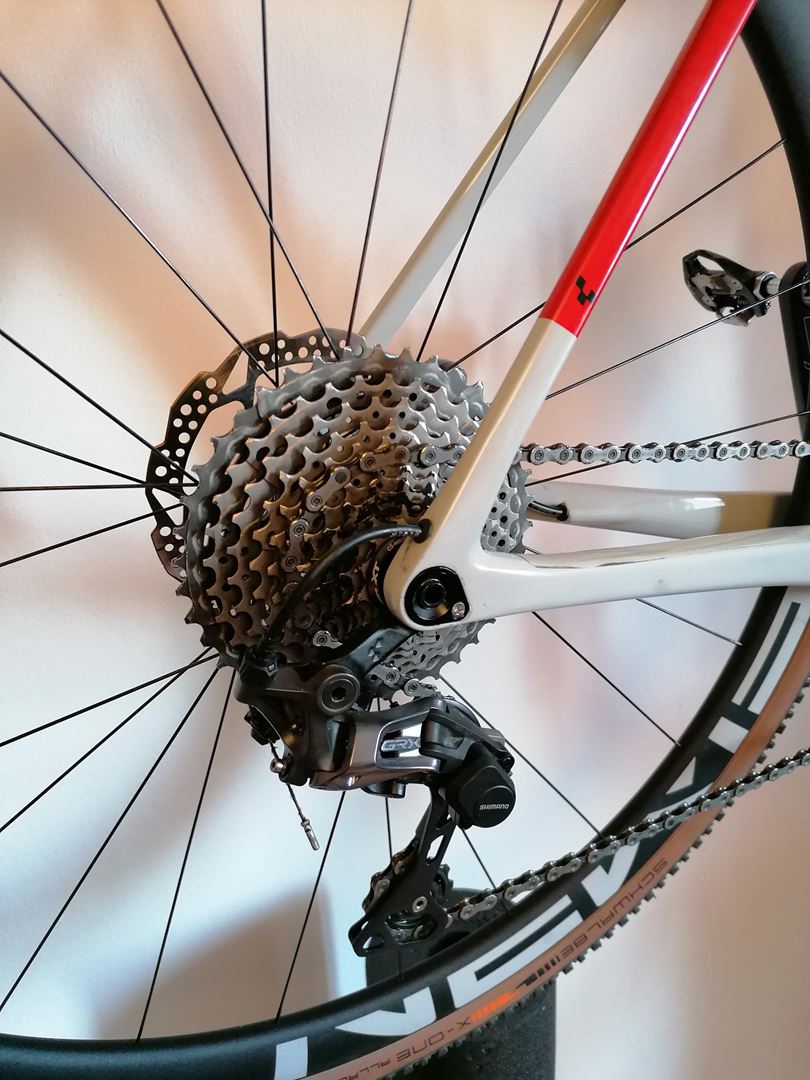 Cube Advanced Twin Mold Technology, Internal Cable Routing, Flat Mount